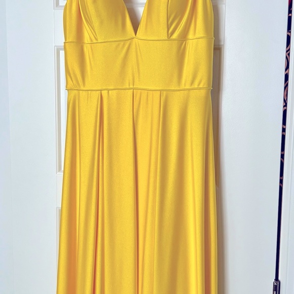 Long, trailing Prom Dress - Picture 4 of 8